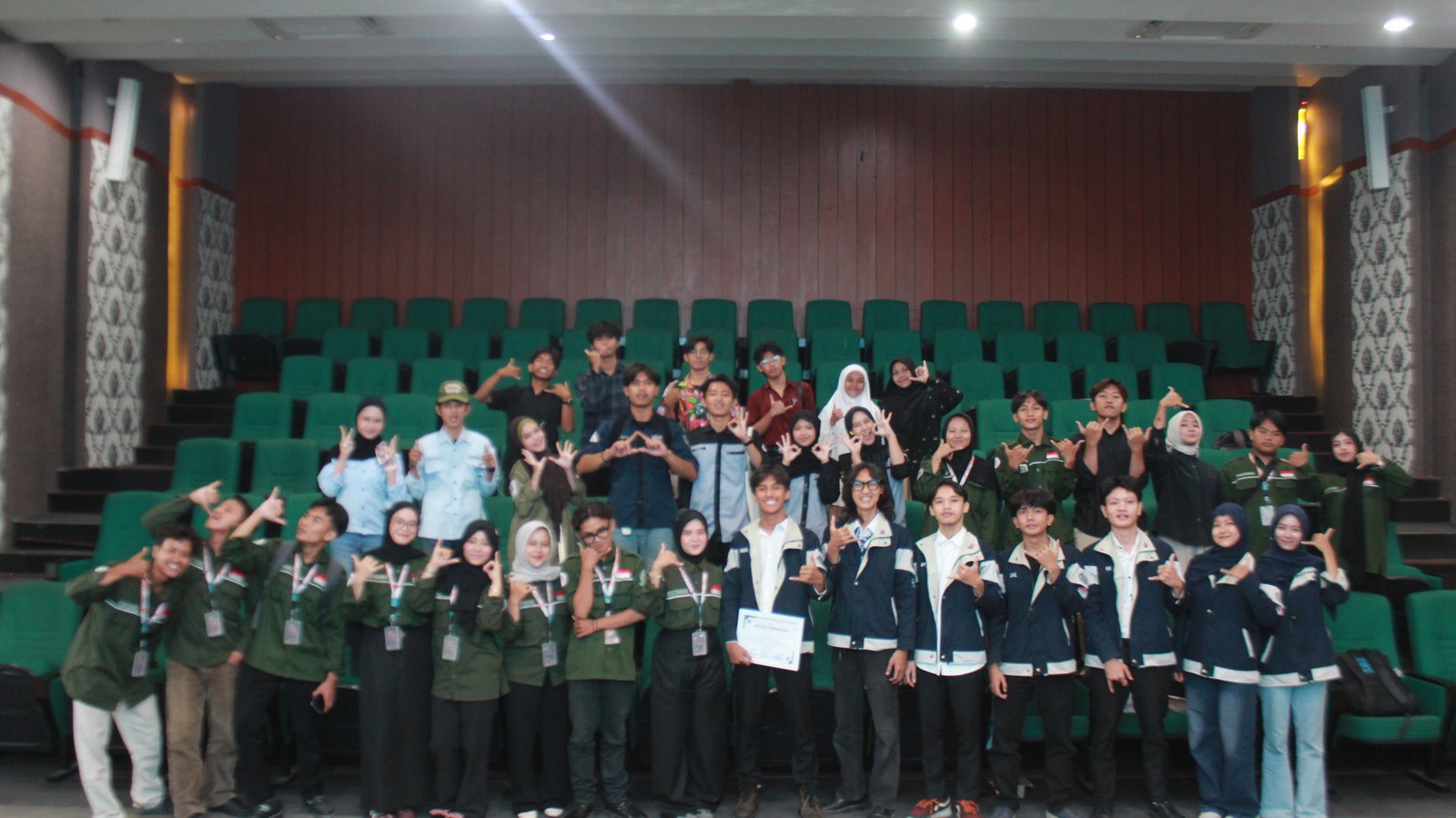 Studi Komparatif Media