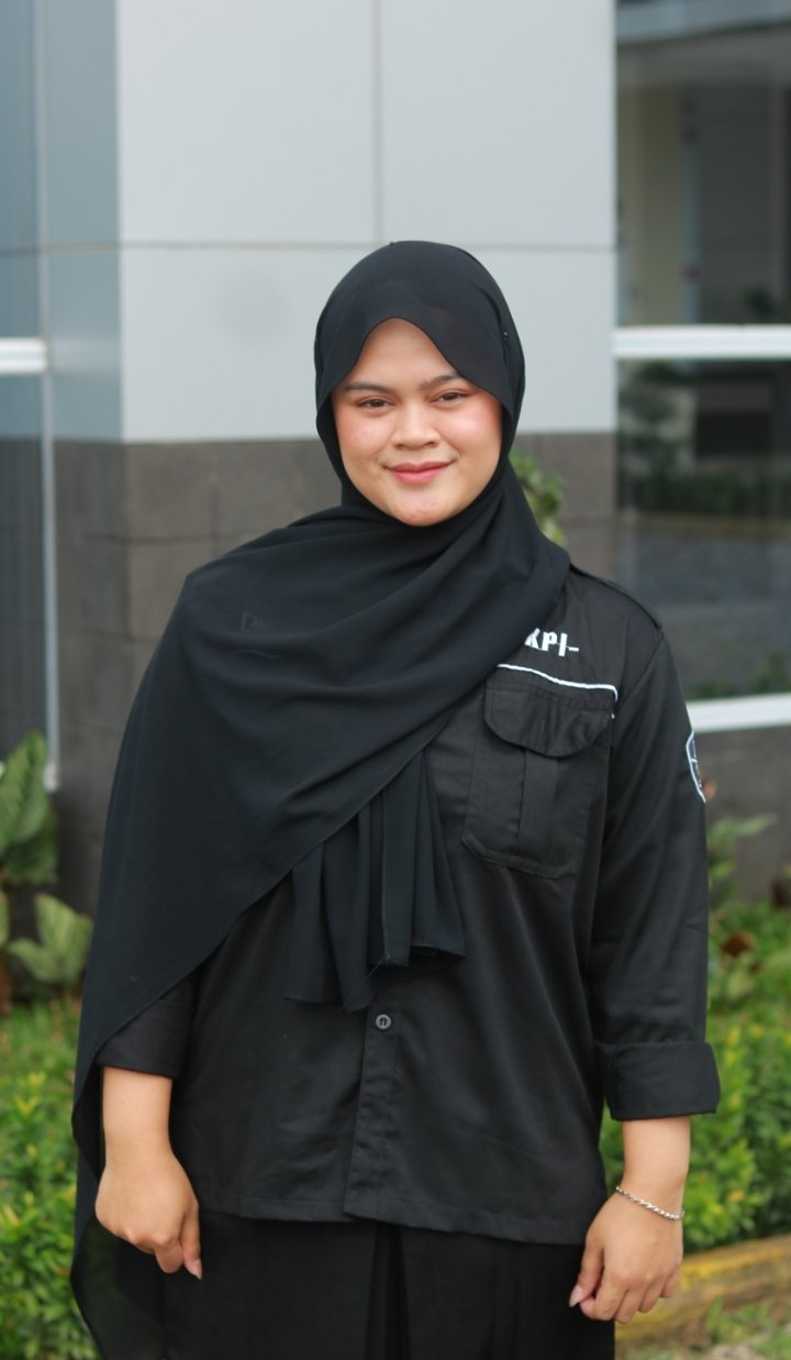 Foto Ainun Jannati