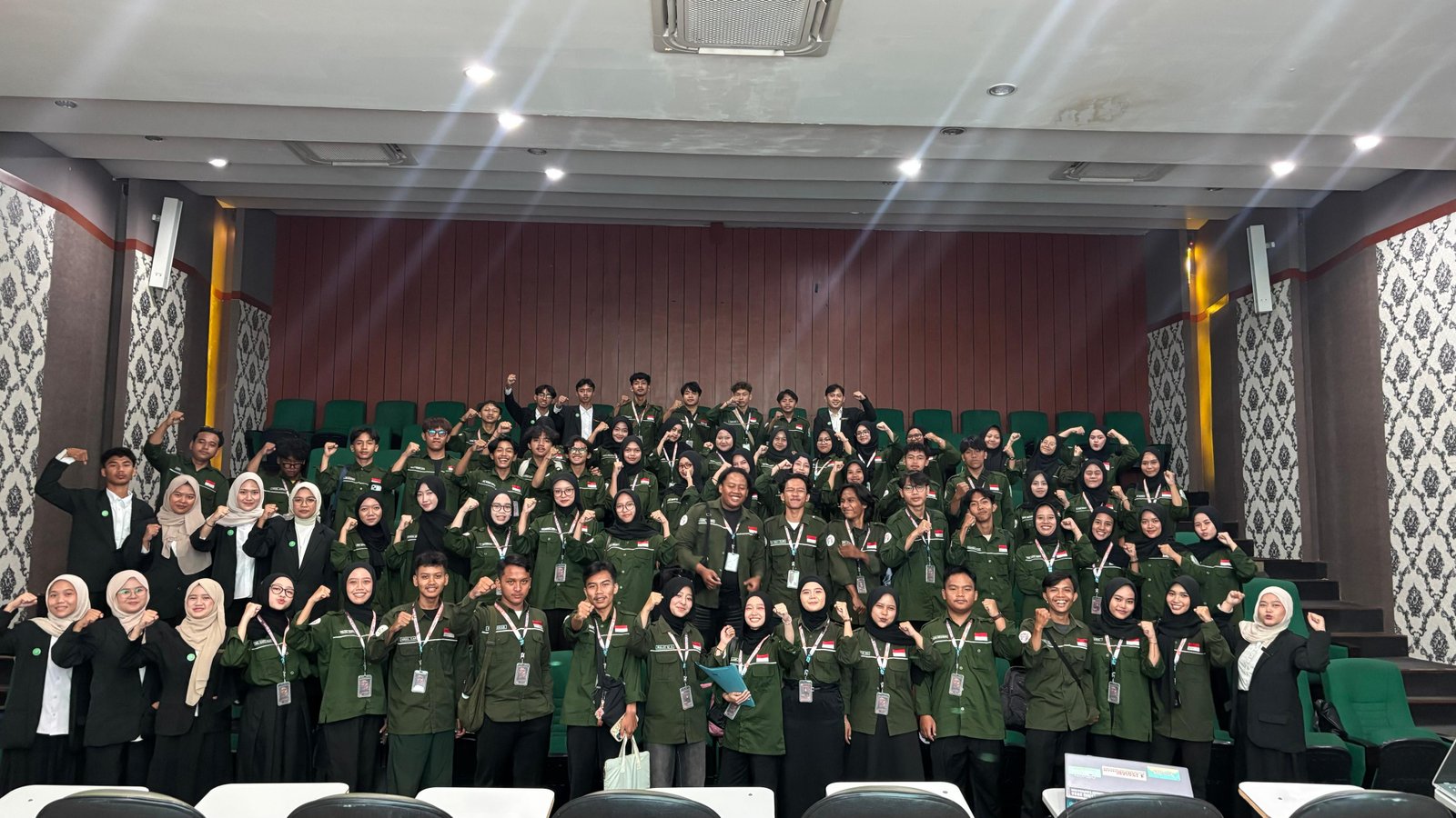 Mendokumentasikan Seluruh Kegiatan yang ada di dalam HMJKPI